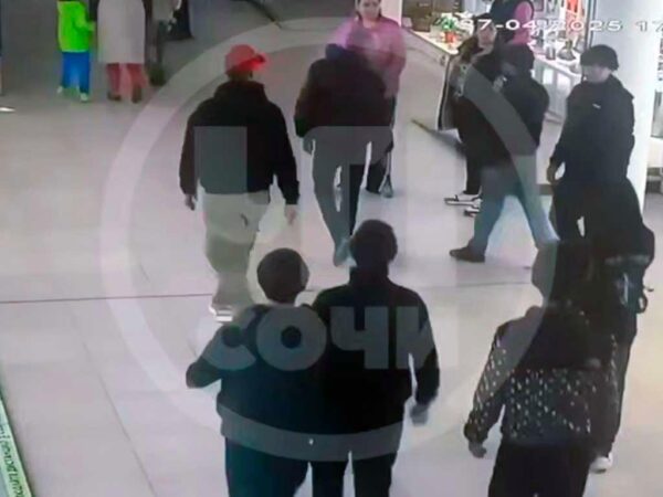 Мужчина подрался с подростками в сочинском ТЦ