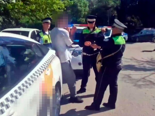 Пьяный водитель такси устроил погоню с полицией в Сочи