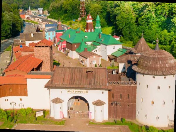 В Сочи открылись выставки из музея «Исаакиевский собор» и заповедника «Гатчина»