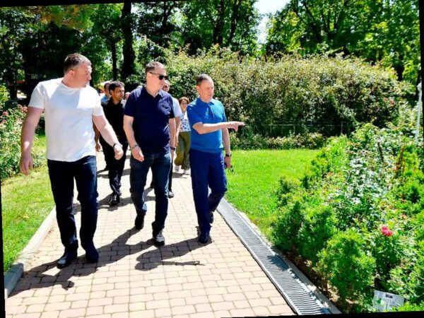 Депутат Законодательного Собрания Краснодарского края Виктор Тепляков оценил состояние парка «Ривьера» в городе Сочи.