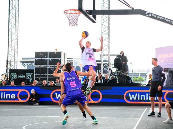 Международный баскетбольный турнир Sirius Cup проходит в Спортивном парке Сириус. Участвуют 12 команд — 8 российских и 4 иностранных. Турнир состоит из двух этапов: группового и плей-офф. В этом году также проходят игры детских команд U12 из разных стран. Сегодня определится победитель. Вход на игры бесплатный.