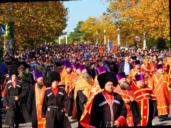 В центре Сочи временно ограничат движение из-за крестного хода