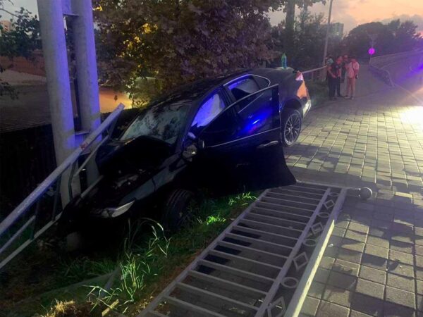 В Центре Сочи произошло ДТП: Toyota протаранила столб, водитель погиб