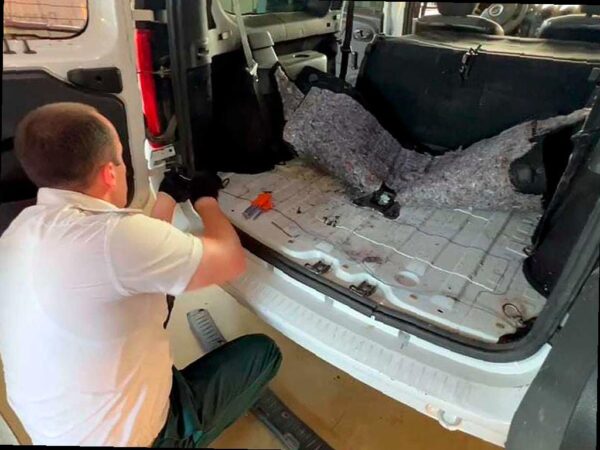 На российско-абхазской границе задержаны два автомобиля с контрабандой