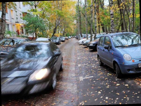 Штрафы за занятие парковочных мест во дворе: напоминание из Госдумы