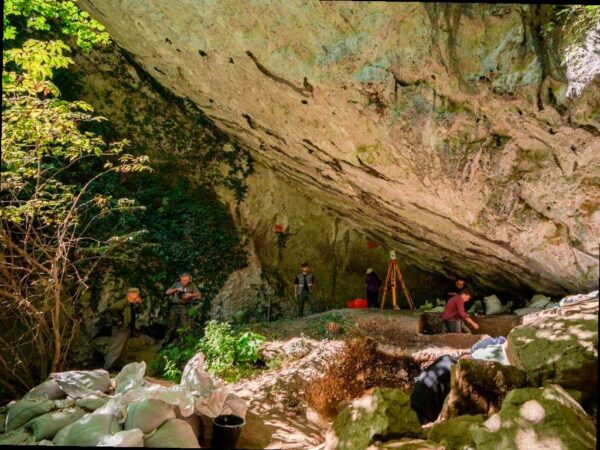 Археологи из России и Китая исследуют грот Ахцу в Сочи