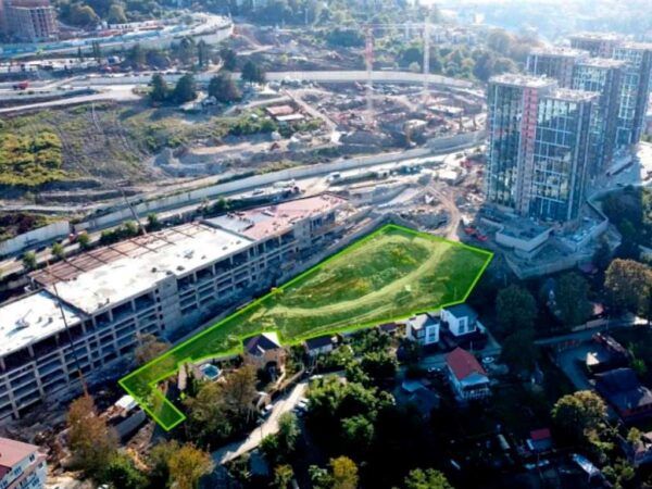 На аукционе в Сочи продают участок у ТЦ «Сочи Парк» за 14,7 млн рублей