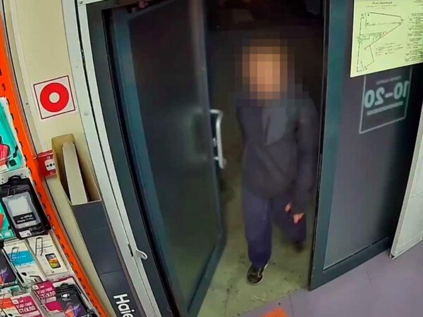 Грабитель-неудачник оставил жертвам смартфон и паспорт в Сочи