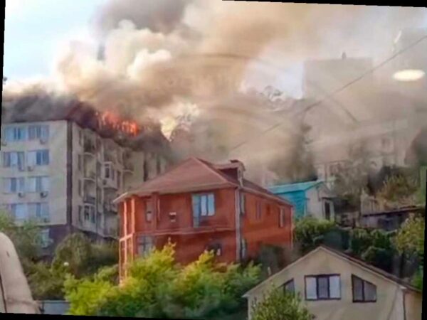 В многоэтажном доме на улице Альпийской в Сочи произошел крупный пожар