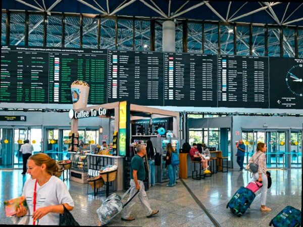 В аэропорту Сочи задержаны вылеты 16 рейсов