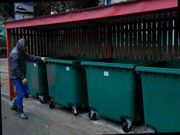 В Сочи готовятся к установке 80 новых мусорных площадок