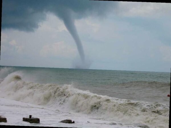 В Сочи предупреждают о возможных смерчах