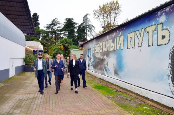 «Виктор Тепляков проверил состояние парка ‘Ривьера’ в Сочи»