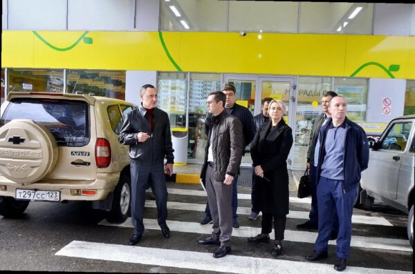 «Виктор Тепляков осмотрел автозаправки в Сочи»