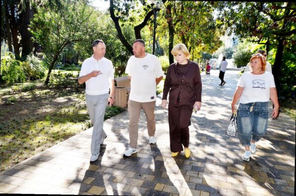 «Виктор Тепляков проверил Пролетарский сквер в Сочи»