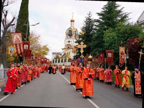 В воскресенье в Сочи будет ограничено движение транспорта из-за крестного хода