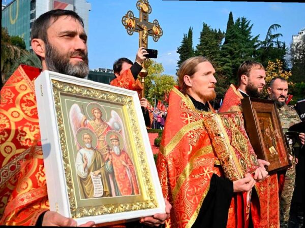 В Сочи прошел Крестный ход в честь дня Архангела Михаила