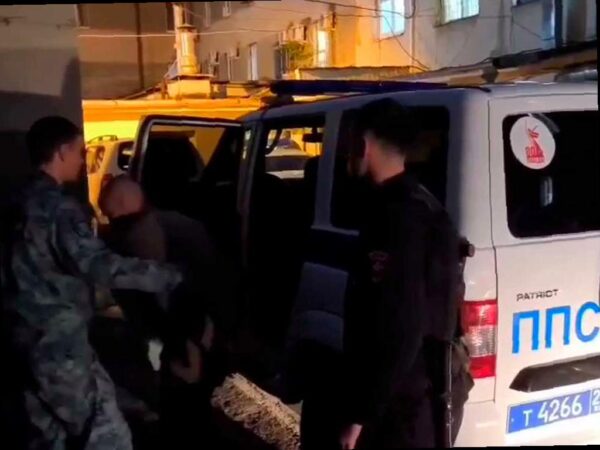 Подозреваемый попытался скрыться от полиции, убегая по реке в Сочи