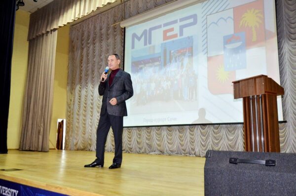 «Виктор Тепляков рассказал студентам о возможностях сотрудничества с «Молодой Гвардией»»