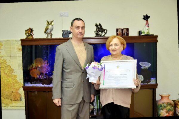 «Виктор Тепляков наградил специалистов Сочи Почётными грамотами