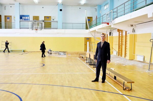 «Виктор Тепляков оценил спортивный комплекс университета в Сочи»