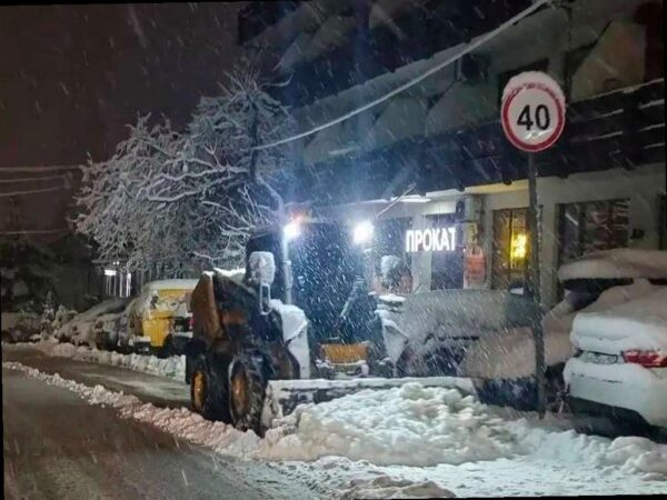 Ночью в Сочи выпал сильный снег, прогнозируется усиление осадков