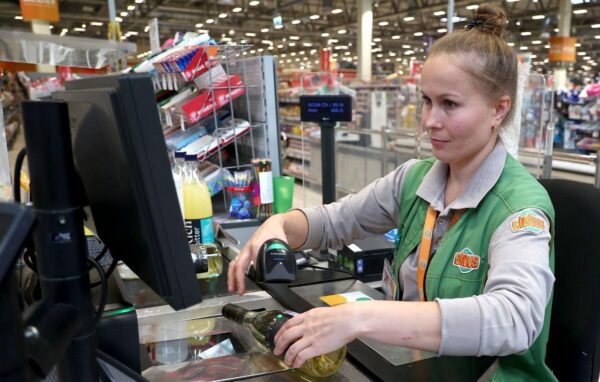 Штрафы за покупку алкоголя для подростков в России могут значительно увеличить