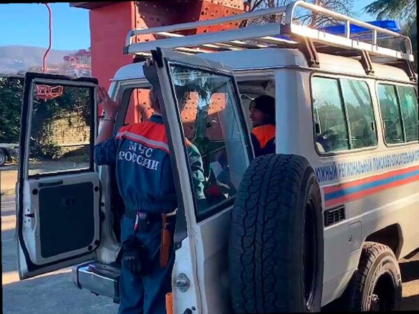 Мужчина из Сочи случайно упал с скалы в реку