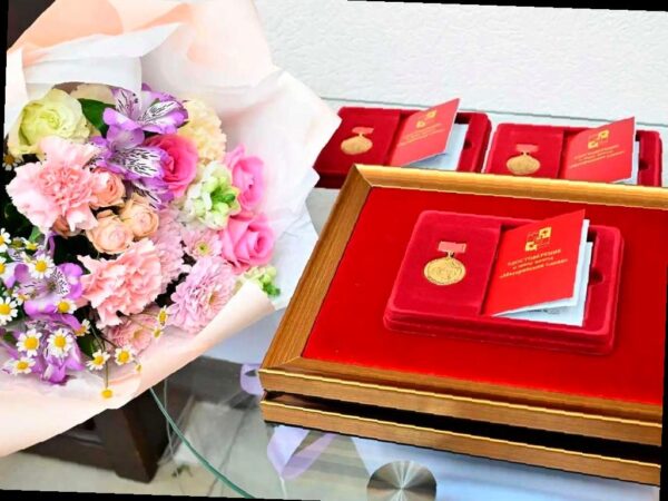 Почетный знак «Материнская слава» вручен многодетным матерям из Сочи