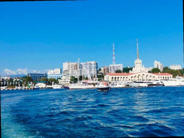 Вечерние учебные стрельбы в порту Сочи