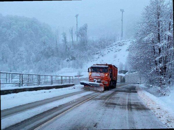 В Сочи ожидают штормы и снегопады на Новый год