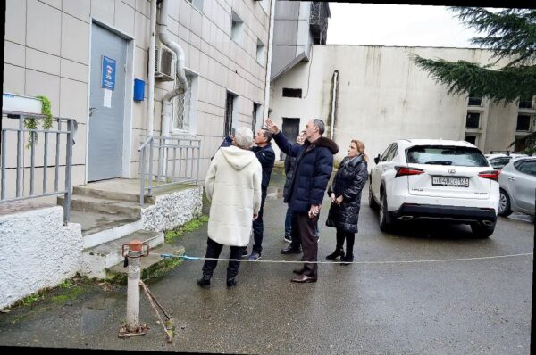 «Виктор Тепляков осмотрел помещение Общественной приёмной партии «Единая Россия» в Сочи перед ремонтом