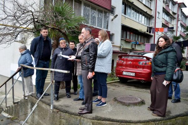 «Виктор Тепляков осмотрел улицу Пасечную в Центральном районе Сочи»
