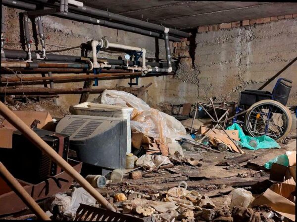 Работы по очистке подвалов жилых домов продолжаются в Сочи