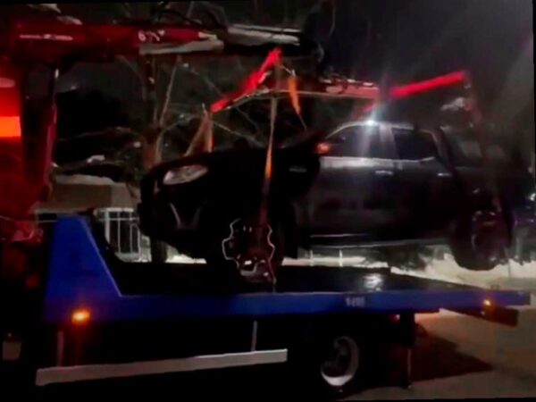 В Красной Поляне начали эвакуировать автомобили, которые были неправильно припаркованы. Горный кластер Сочи столкнулся с проблемами из-за снегопадов и большого количества туристов. Эвакуация проводится круглосуточно, чтобы предотвратить заторы и помочь снегоуборочной технике. Жителям и гостям рекомендуется использовать общественный транспорт для поездок в горы. В новогодние праздники количество автобусов и электричек на этом направлении увеличено. (Источник: sochinews.io)