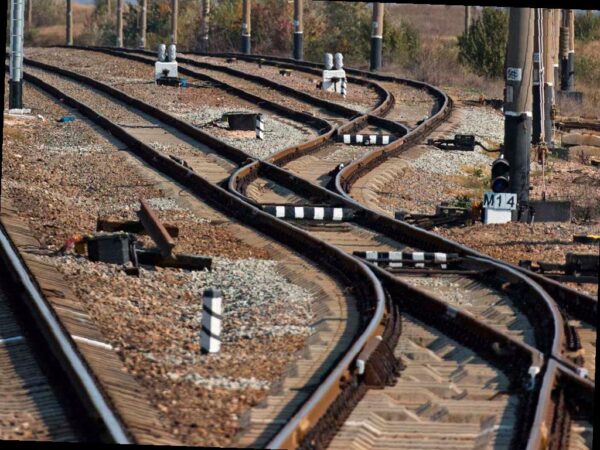 Аномальные снегопады на Кубани задерживают около 50 поездов