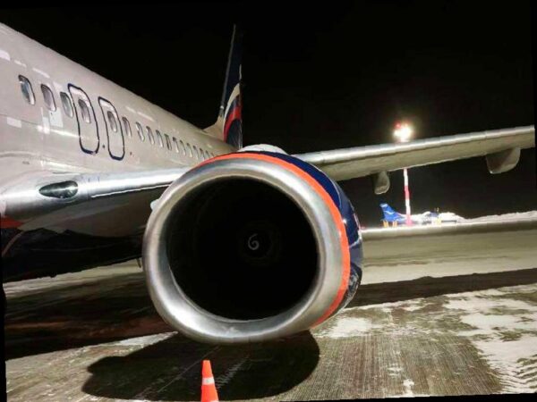 Рейс из Красноярска в Сочи вернулся в аэропорт по техническим причинам