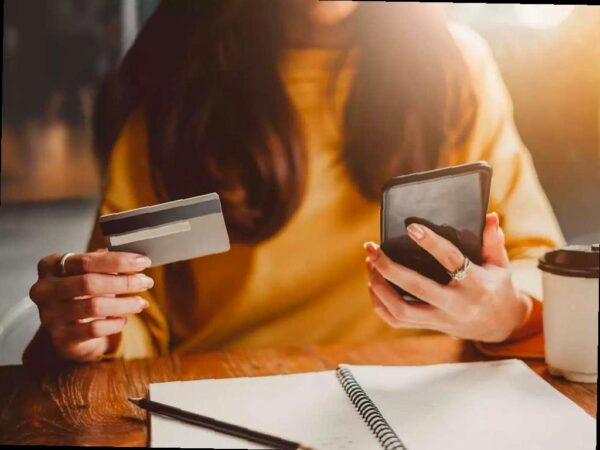 Аферисты из Сочи обманули женщину на 7 миллионов рублей, выдавая себя за правоохранителей