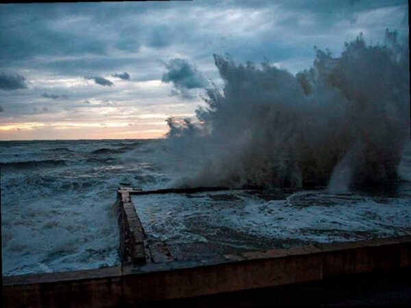 В Сочи ожидается усиление ветра и шторм