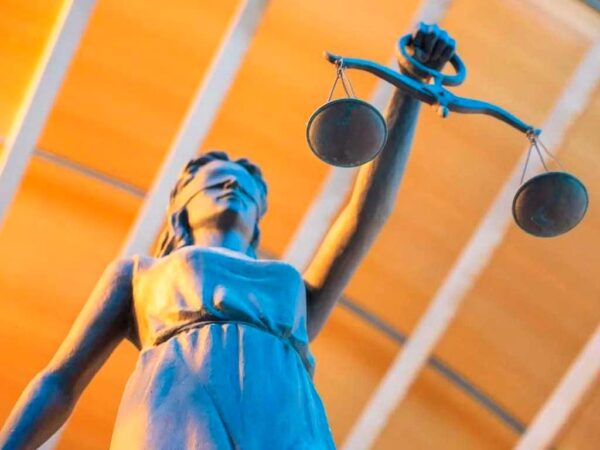 Полицейские в Сочи осуждены за вымогательство взятки