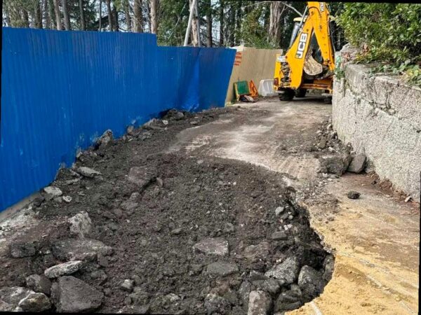 Проблемы возникли при ремонте дороги в Сочи