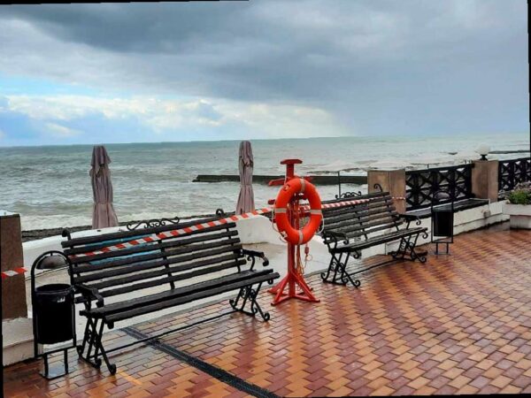 В Сочи усилится волнение моря, в горах лавиноопасно