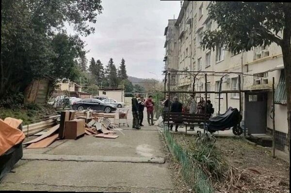 В Сочи подвалы многоквартирных домов готовят под укрытия: в Хосте очис