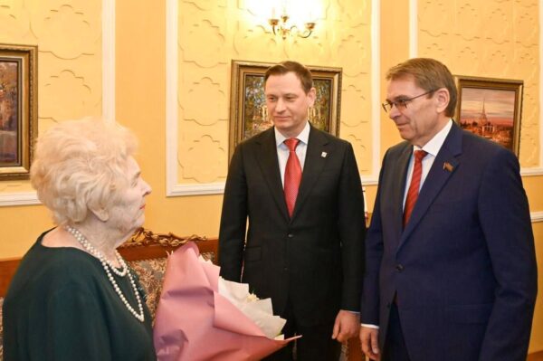 В Сочи поздравили легенду городского образования Веру Шибалову