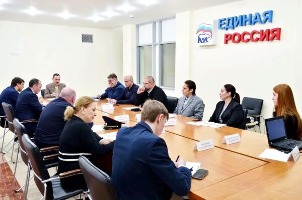 «Виктор Тепляков обсудил состояние железнодорожных путей возле курортов»