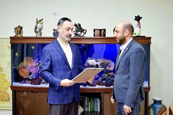 «Виктор Тепляков наградил лучших специалистов Сочи знаками отличия от краевой Думы»